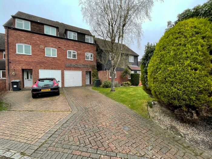 4 Bedroom Terraced House To Rent In Cleveland Grove, Newbury, RG14
