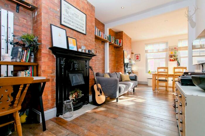 1 Bedroom Apartment To Rent In Roman Road, London, E3