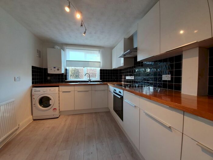 2 Bedroom Flat To Rent In Asylum Rd, Peckham, London, SE15