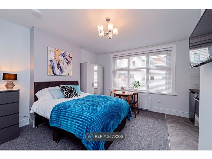 Studio To Rent In London Road, Reading, RG1