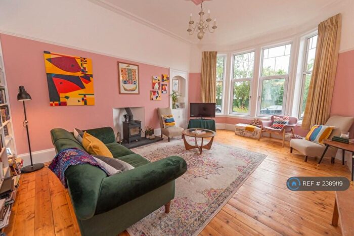3 Bedroom Flat To Rent In Kirkcaldy Road, Glasgow, G41