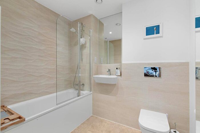 2 Bedroom Apartment For Sale In Waterman House, Arborfield, RG2