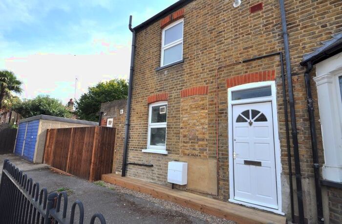 2 Bedroom Maisonette To Rent In Villiers Road, Kingston Upon Thames, KT1