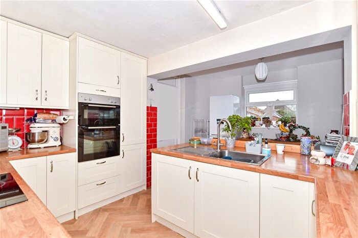 2 Bedroom Semi-Detached Bungalow For Sale In Richmond Way, Maidstone, Kent, ME15