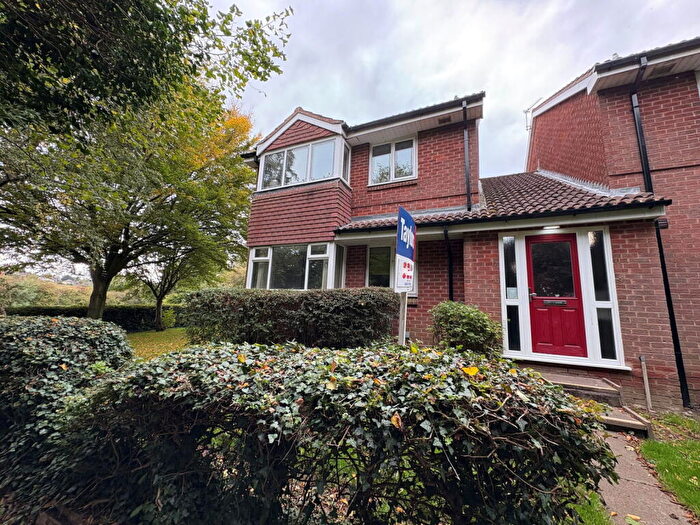 2 Bedroom Flat To Rent In Roper Walk, Dudley, DY3