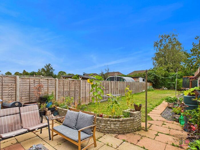 4 Bedroom Semi-detached House For Sale In Kingscroft Road, Hucclecote, GL3