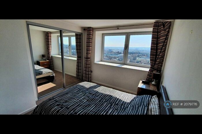 1 Bedroom Flat To Rent In Basilica, Leeds, LS1