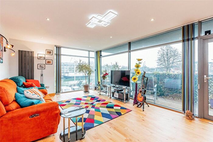 2 Bedroom Flat For Sale In Court, Bristol, BS1