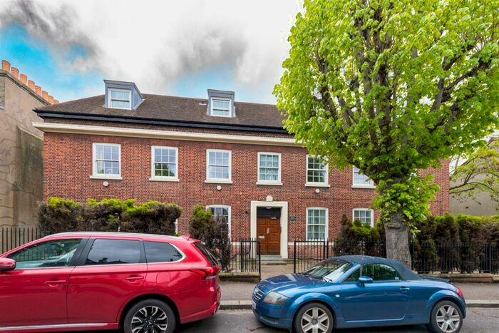 1 Bedroom Flat To Rent In Grosvenor Park Road, Walthamstow, E17