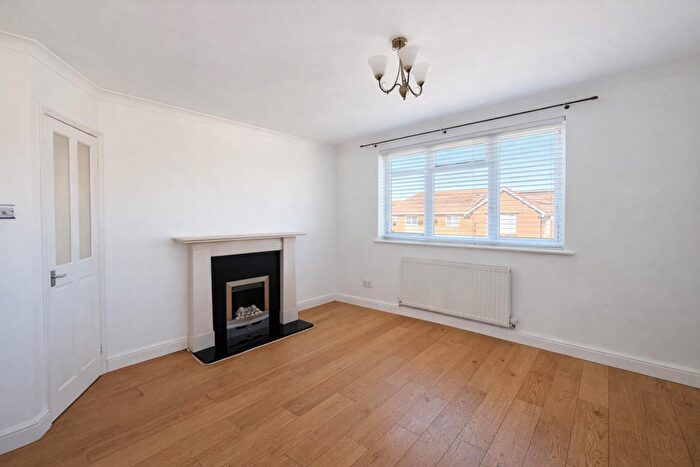 2 Bedroom Flat To Rent In Alsom Avenue, Worcester Park, KT4