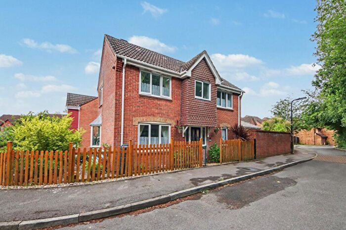 3 Bedroom Detached House For Sale In Mosaic Close, Netley Common, SO19