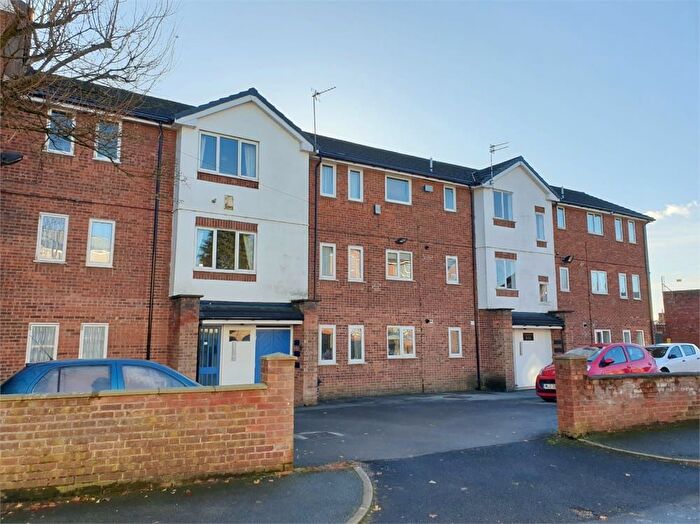 2 Bedroom Flat To Rent In Wesley Court, Manchester, Mountain Street, Worsley, M28