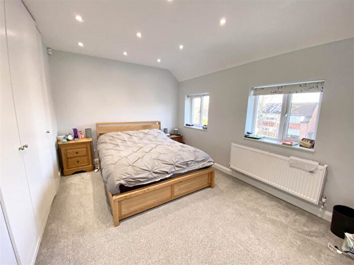 3 Bedroom Semi Detached House To Rent In Dugdale Hill Lane, Potters Bar, EN6