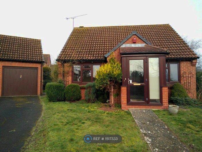 2 Bedroom Bungalow To Rent In Parsley Close, Reading, RG6