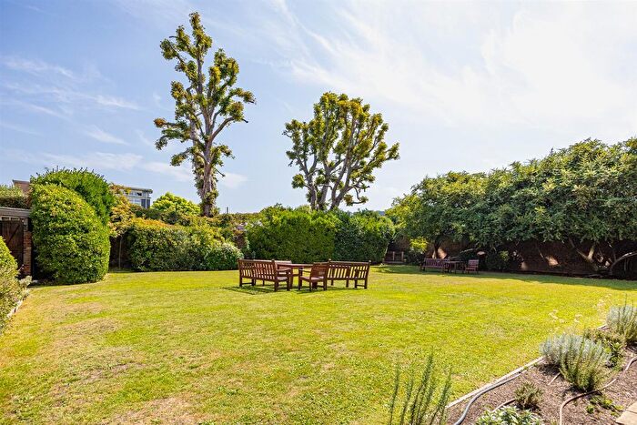 3 Bedroom Flat For Sale In Phoenix Lodge Mansions, London, W6