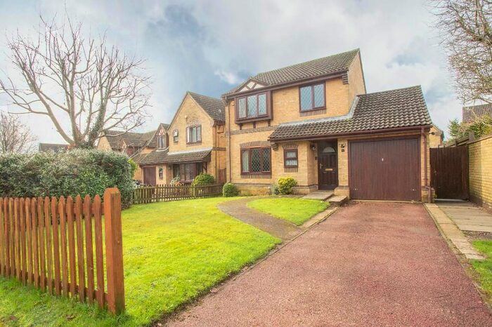 3 Bedroom Detached House For Sale In Bay Tree Close, Heathfield, East Sussex, TN21