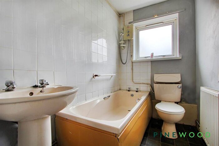 1 Bedroom Flat For Sale In Harehill Road, Grangewood, Chesterfield, Derbyshire, S40