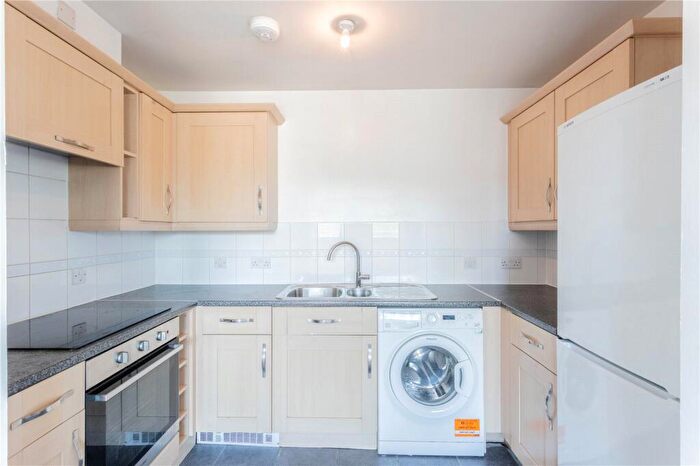 1 Bedroom Apartment For Sale In Gean Court, Cline Road, London, N11