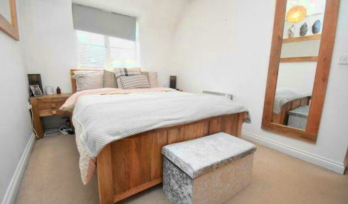 2 Bedroom Flat For Sale In Newbury, Berkshire, RG14