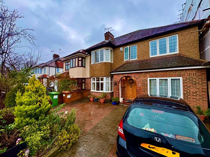 5 Bedroom House For Sale In Whitchurch Gardens, Edgware, HA8