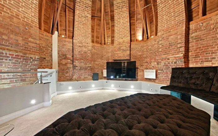 3 Bedroom Flat To Rent In Princess Park Manor, London, N11