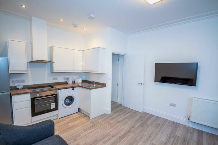 2 Bedroom Property To Rent In North Road East, Flat, PL4