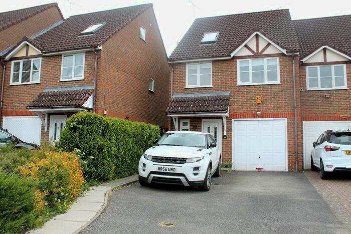 4 Bedroom Semi-Detached House To Rent In St Annes Road, London Colney, AL2