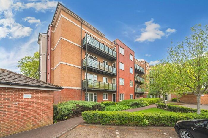 2 Bedroom Flat To Rent In The Parklands, Dunstable, Bedfordshire, LU5