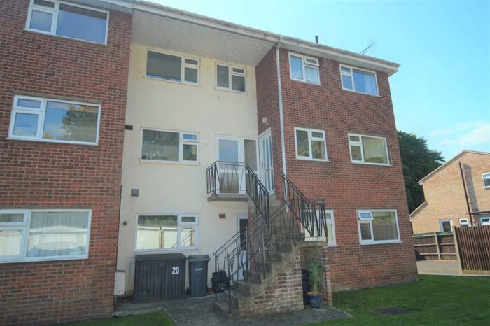 2 Bedroom Maisonette To Rent In Rowan Close, St Albans AL4
