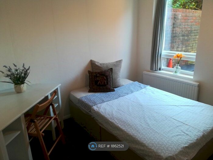 6 Bedroom Terraced House To Rent In Overbrook Walk, Edgware, HA8