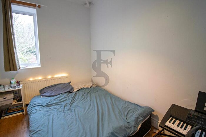 3 Bedroom End Of Terrace House For Sale In Iliffe Road, Leicester, LE4