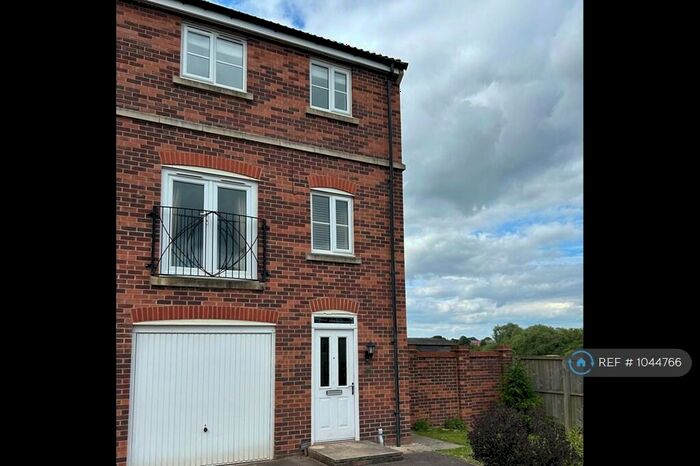 4 Bedroom Semi-Detached House To Rent In Oakdale Road, Retford, DN22
