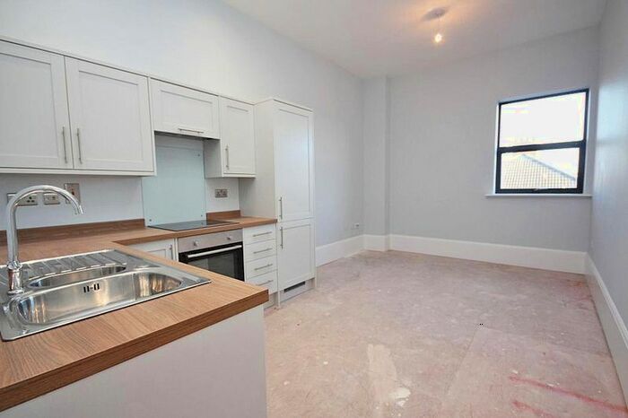 2 Bedroom Flat To Rent In Farringford House, Grimsby Road, Cleethorpes, DN35