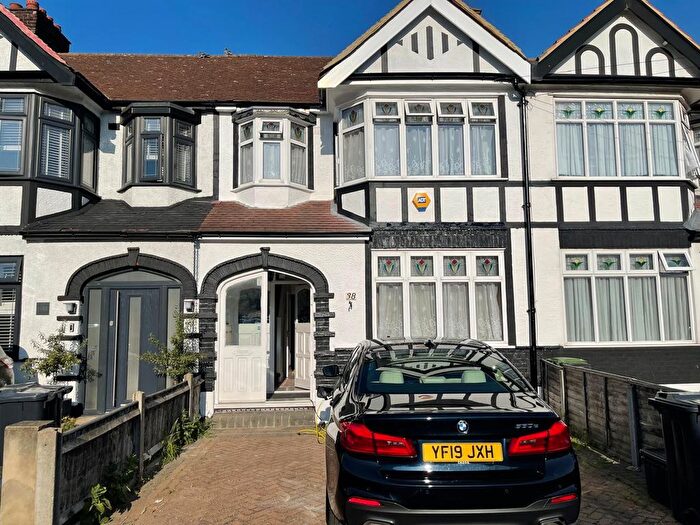 4 Bedroom Terraced House To Rent In Eccleston Crescent, Romford, RM6