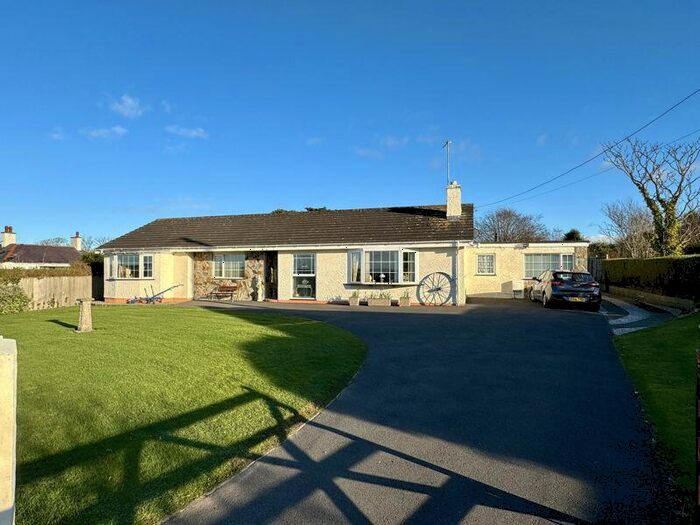 4 Bedroom Detached Bungalow For Sale In Beach Road, Valley, LL65