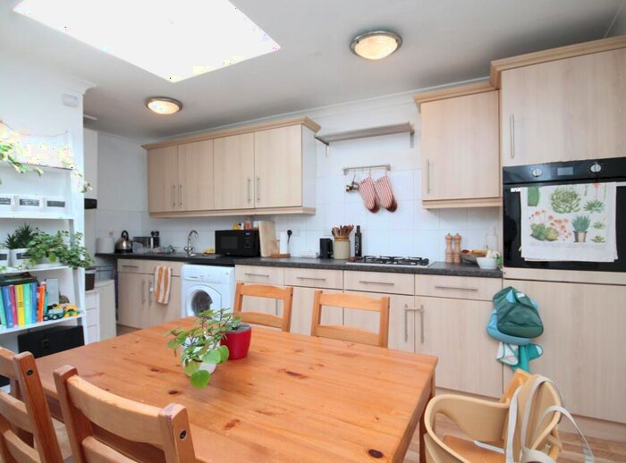2 Bedroom Flat To Rent In Fairmead Road, Holloway, N19