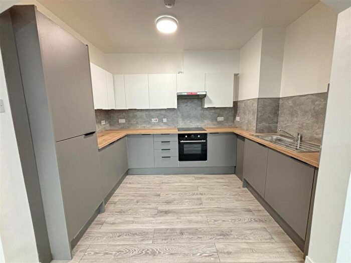 2 Bedroom Flat To Rent In City Road, Roath, CF24