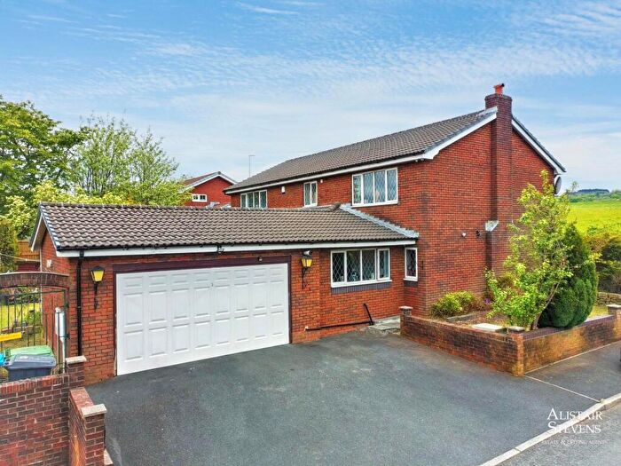 4 Bedroom Detached House For Sale In Marches Close, Royton, Oldham, OL2