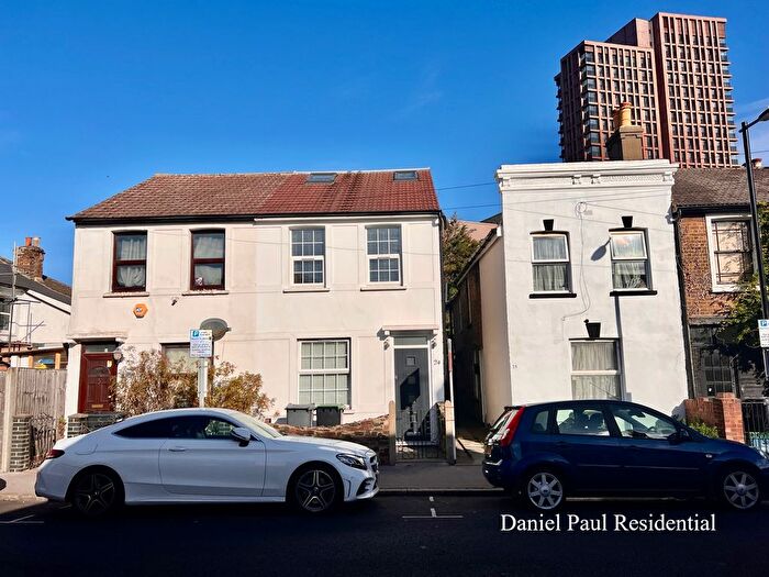 3 Bedroom Semi-Detached House To Rent In Laud Street, Croydon, CR0