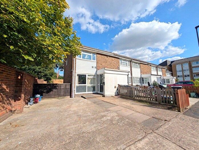 3 Bedroom End Of Terrace House To Rent In Becketts Close, Feltham, TW14
