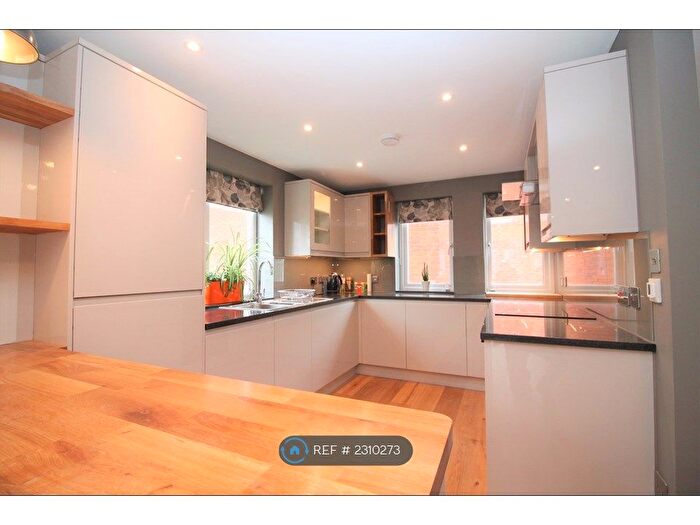 2 Bedroom Maisonette To Rent In Ferrymans Court, St. Philips, Bristol, BS2