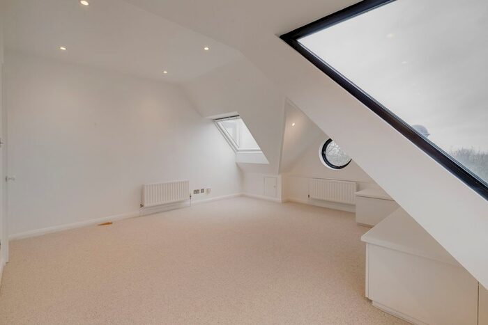 1 Bedroom Flat To Rent In Windmill Drive, London, SW4