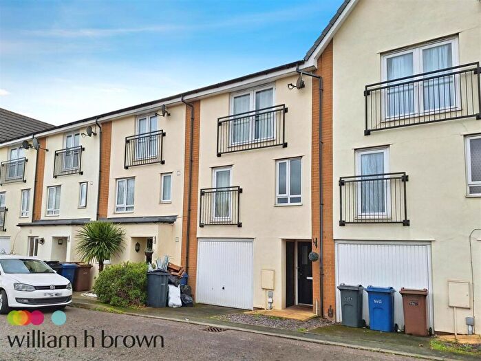 4 Bedroom House To Rent In Schoolfield Way, Grays, RM20