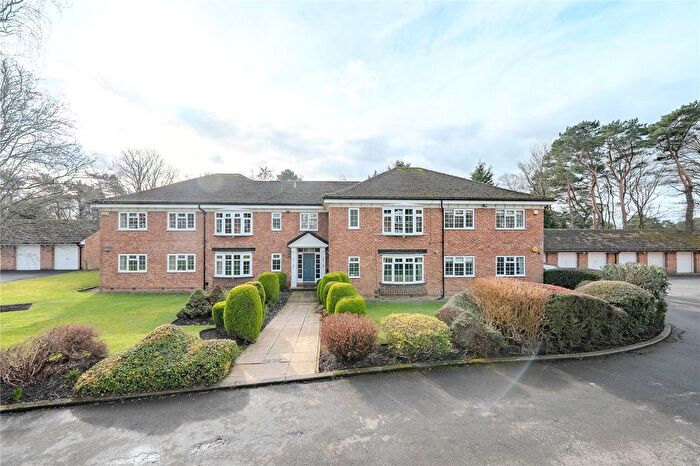 3 Bedroom Flat For Sale In Sandmoor Green, Leeds, West Yorkshire, LS17