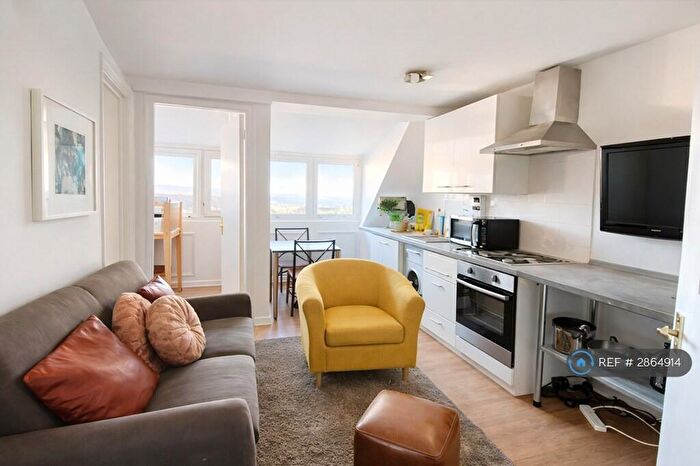 2 Bedroom Flat To Rent In New Cross Road, London, SE14