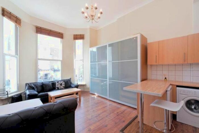 Studio To Rent In Russell Road, Kensington, London, W14