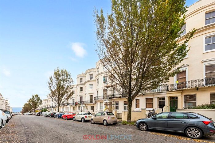 2 Bedroom Flat For Sale In Lansdowne Place, Hove, BN3