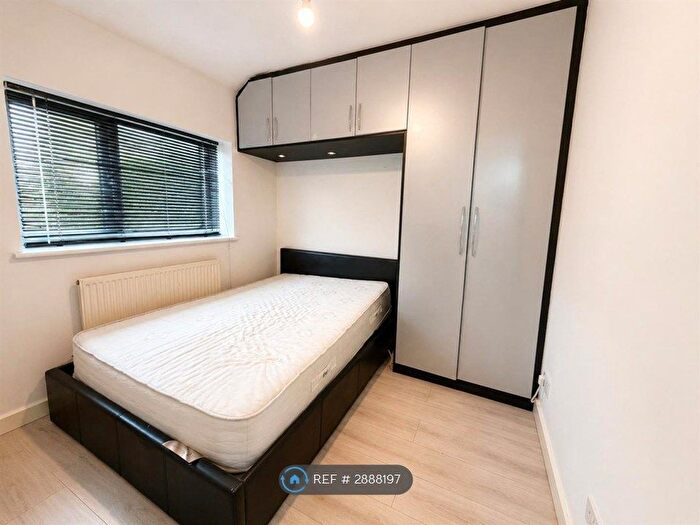 3 Bedroom Terraced House To Rent In Spencer Road, Slough, SL3