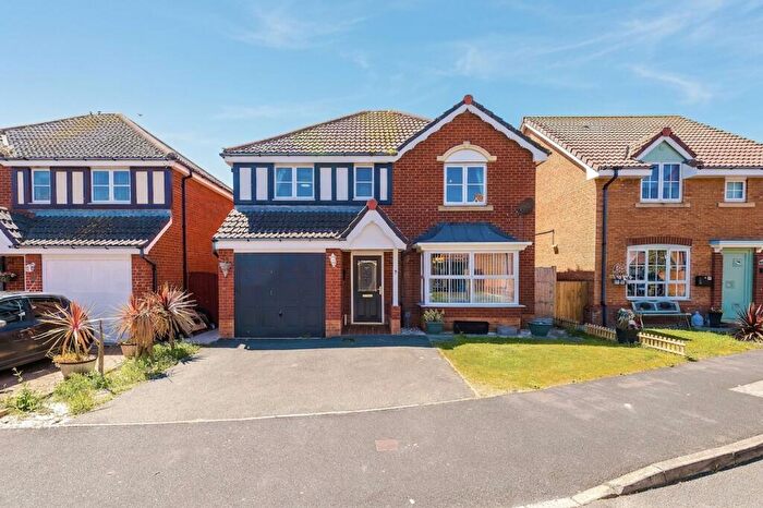 4 Bedroom Detached House For Sale In Rhodfa Padarn, Prestatyn, LL19