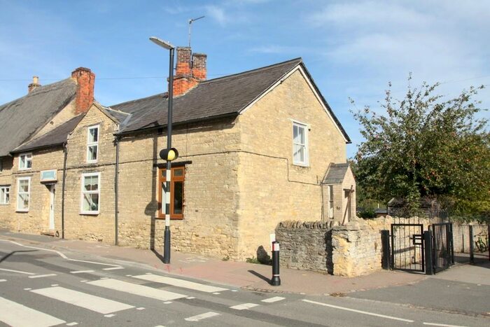 2 Bedroom Cottage To Rent In High Street, MK44
